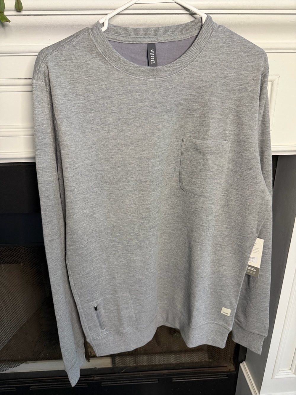 Vuori Mens Jeffreys Pullover Crewneck Grey Long Sleeve NWT Small